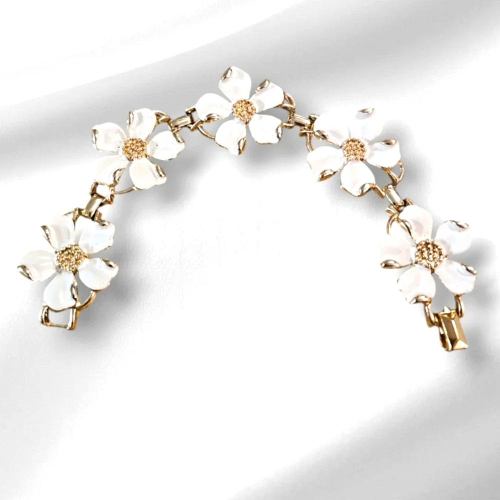 Vintage & Rare Signed Emmons Gold Tone White Enamel Flower Links Bracelet.